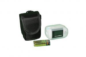 Fingerpulsoximeter mit Batterien und Tasche